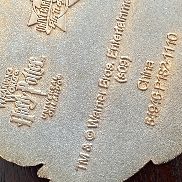 Warner brothers Harry Potter’s school crest with all houses crests within - Picture 4 of 5